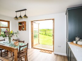 Refrigerador, lavavajillas, tetera/pava eléctrica, tostadora