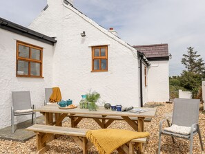 Cottage | Outdoor dining - Plas Coch Rhoscolyn (Holyhead)