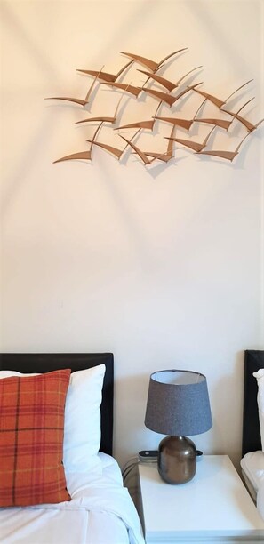 3 chambres, coffres-forts dans les chambres, bureau