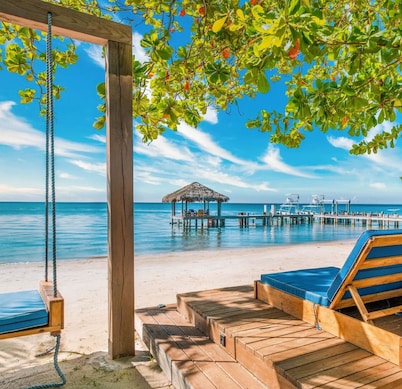 Blue Roatan Villa 3 Bedroom 2 & half bath in West Bay behind Ibagari Hotel