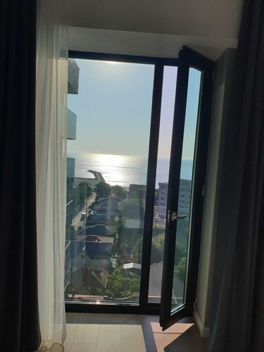 "Prime location, Sea view flat near the Beach"