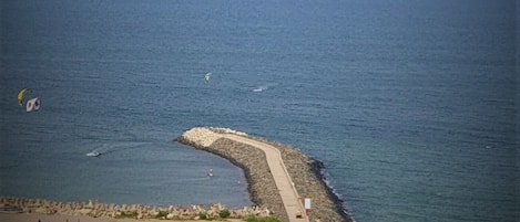 Una spiaggia nelle vicinanze