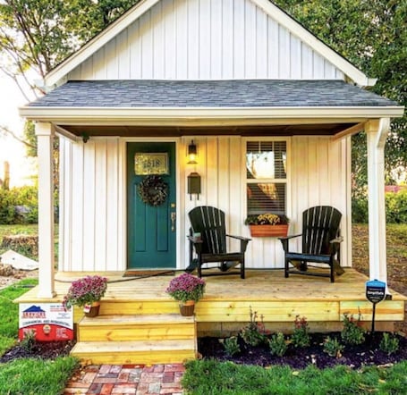 Exterior. Tiny Cottage, Big Dreams! *Hot Tub* Downtown Indy!