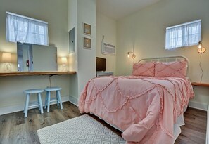 1 slaapkamer, een bureau, een strijkplank/strijkijzer, gratis wifi