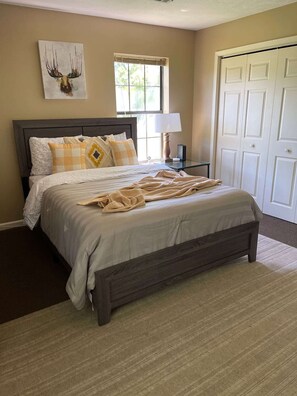 3 bedrooms, desk, iron/ironing board, free WiFi