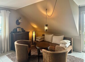 Smart-TV, Bücher, Stereoanlage