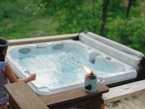 Outdoor spa tub - Big Pine Holler -1 mi to Beaver Lake-Cabin-Hot Tub (Rogers)