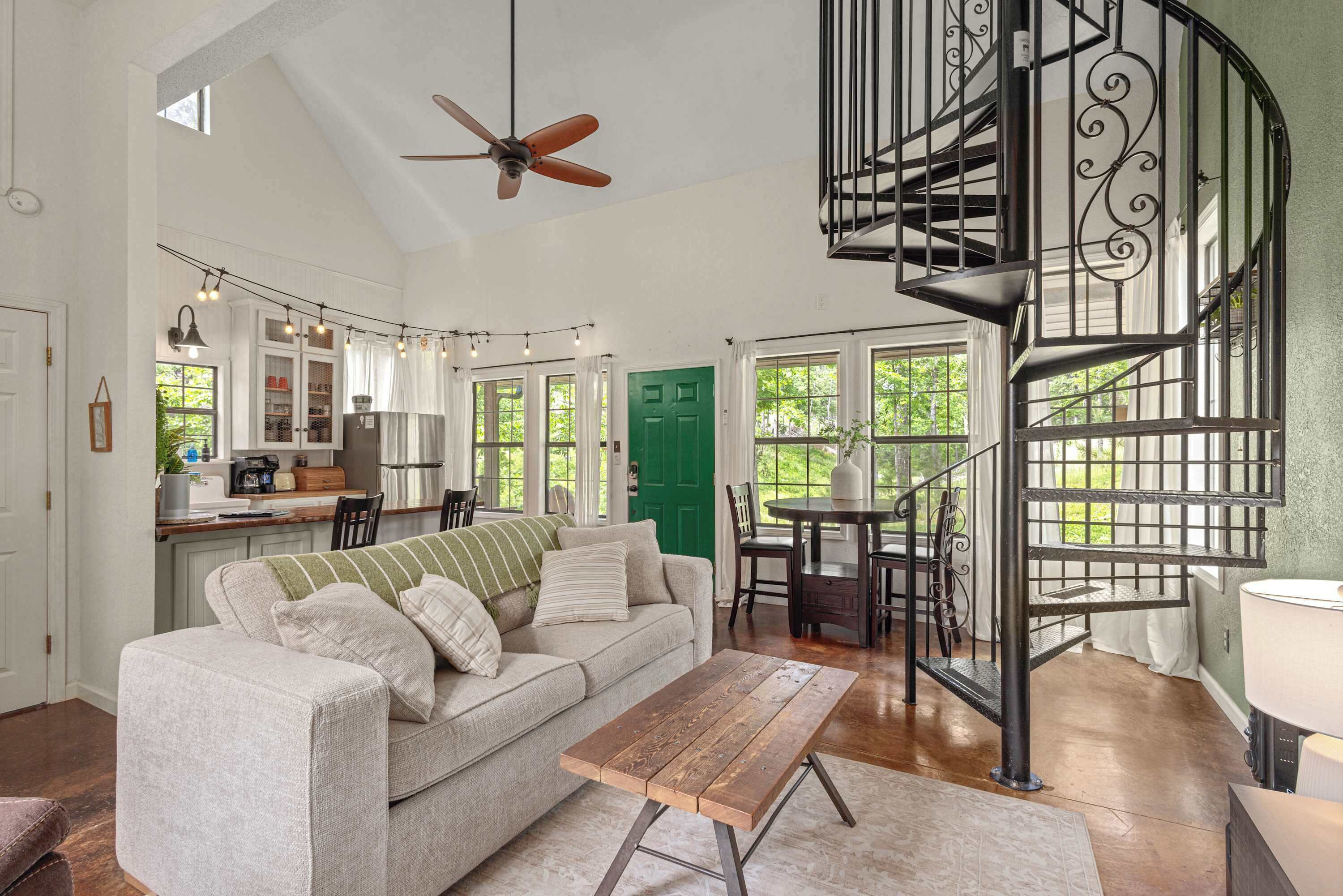 Televisión, estéreo y oficina 