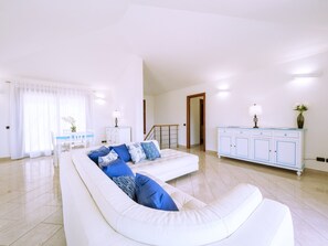 TV, caminetto