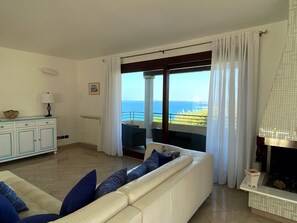 TV, caminetto