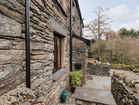 Cottage | Interior. The Curious Orange