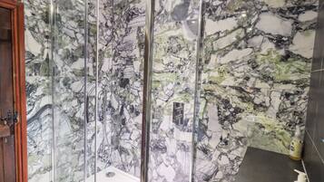 Cottage | Kamar mandi | Shower
