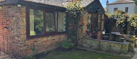 Cottage | Outdoor dining