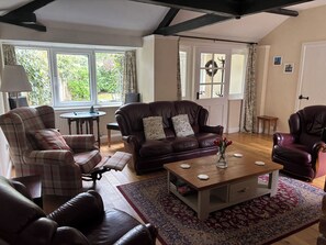 Cottage | Living area - Claire Cottage (Selby)