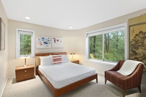 5 bedrooms, desk, iron/ironing board, free WiFi