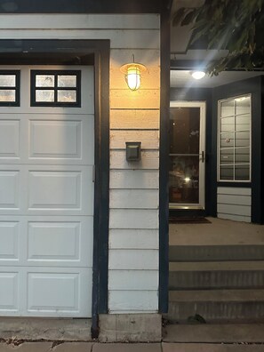 Exterior detail - Lakefront, Beach, Fishing, Hot Tub, Gated, Fire Pit (Denver)