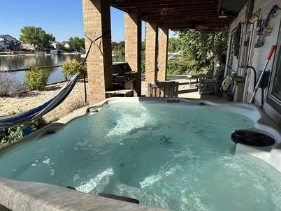 Lakefront, Beach, Fishing, Hot Tub, Gated, Fire Pit