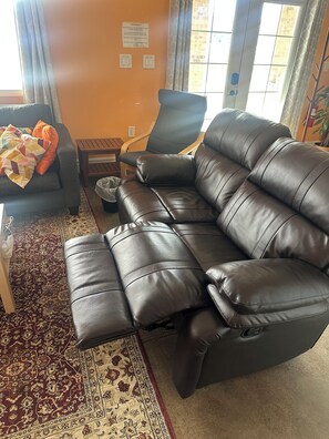 智能电视、桌上足球、书