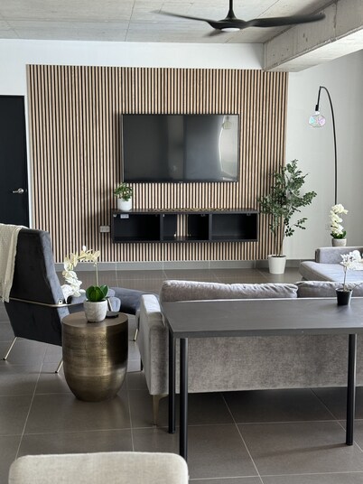 Modern 1-bedroom loft with free parking