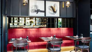Daily full breakfast (EUR 20 per person)