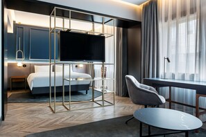 Junior Suite | In-room safe, desk, laptop workspace, soundproofing