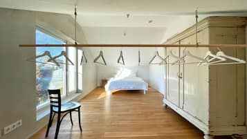 2 bedrooms, desk, iron/ironing board, travel cot