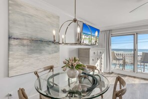 Dining - Maravilla 2211    1Bed/2Bath Gulf front, Pet Friendly, Beach Service (Miramar Beach)