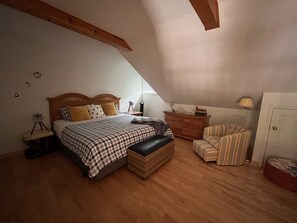 3 makuuhuonetta, silitysrauta/-lauta, ilmainen Wi-Fi, vuodevaatteet