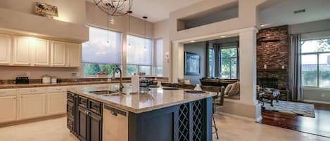 스튜디오 (4 Bedrooms) | 전용 주방 | 냉장고, 전자레인지, 오븐, 블렌더