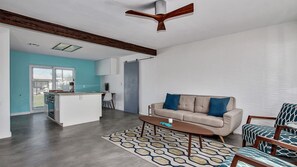 TV - Scottsdale Mid Century Modern W/sparkling Pool (Scottsdale)