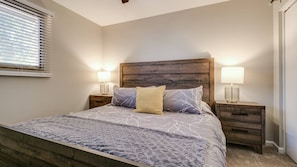 สตูดิโอ (2 Bedrooms) | 2 ห้องนอน, เปลนอนเด็กแบบพกพา, ผ้าปูที่นอน