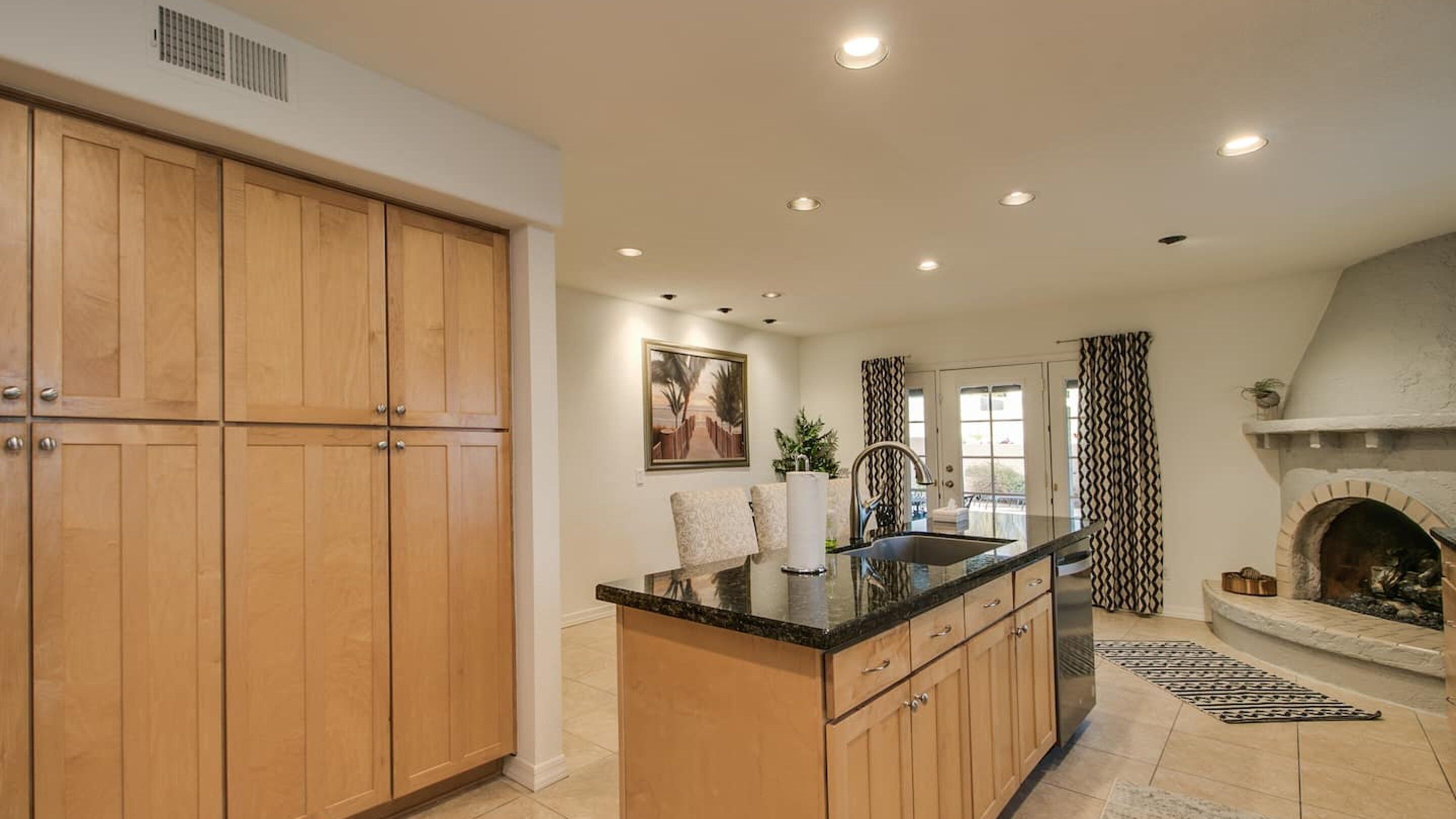 Casa (4 Bedrooms) | Cozinha privada | Geladeira, micro-ondas, fogão, mesas de jantar