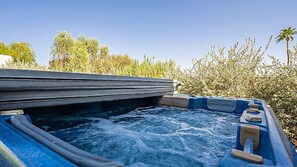 Bain à remous extérieur