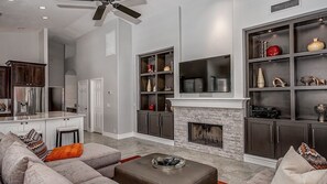 Living area - Luxury North Scottsdale Home With Pool! (Scottsdale)