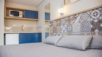 Habitación estándar con 1 cama matrimonial o 2 individuales | Cocina privada | Microondas y periquera