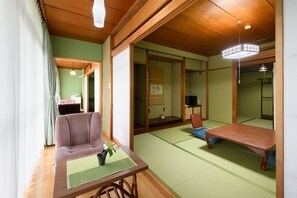 Blackout curtains, free WiFi