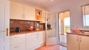 Frigorifero, microonde, forno, lavastoviglie