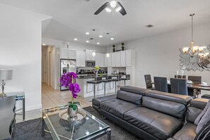 TV - 4 Bedrooms/ 4 Bathrooms/ Festival Resort (290 CD) (Davenport)