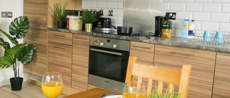 City Apartment | Private kitchen | Full-sized fridge, microwave, oven, stovetop