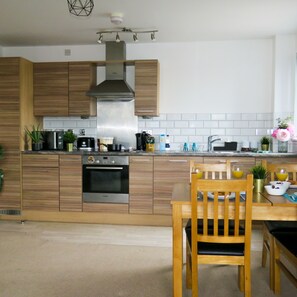 Appartement Ville | Cuisine privée | Grand réfrigérateur, micro-ondes, four, plaque de cuisson