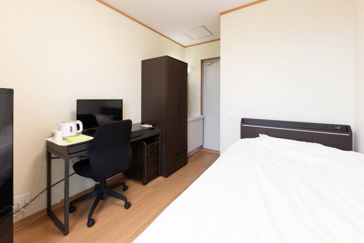 Desk, blackout drapes, WiFi (free), bed sheets