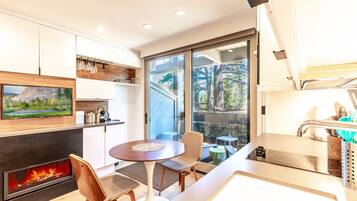 Microwave, dishwasher, toaster, cookware/dishes/utensils