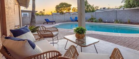 Lämmitetty uima-allas