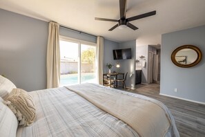 4 chambres, bureau, fer et planche à repasser, lit parapluie