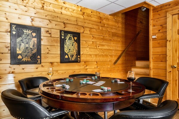 Dining - Cozy 6BR 6BA "Beautiful cabin with tons of space" (Pigeon Forge)