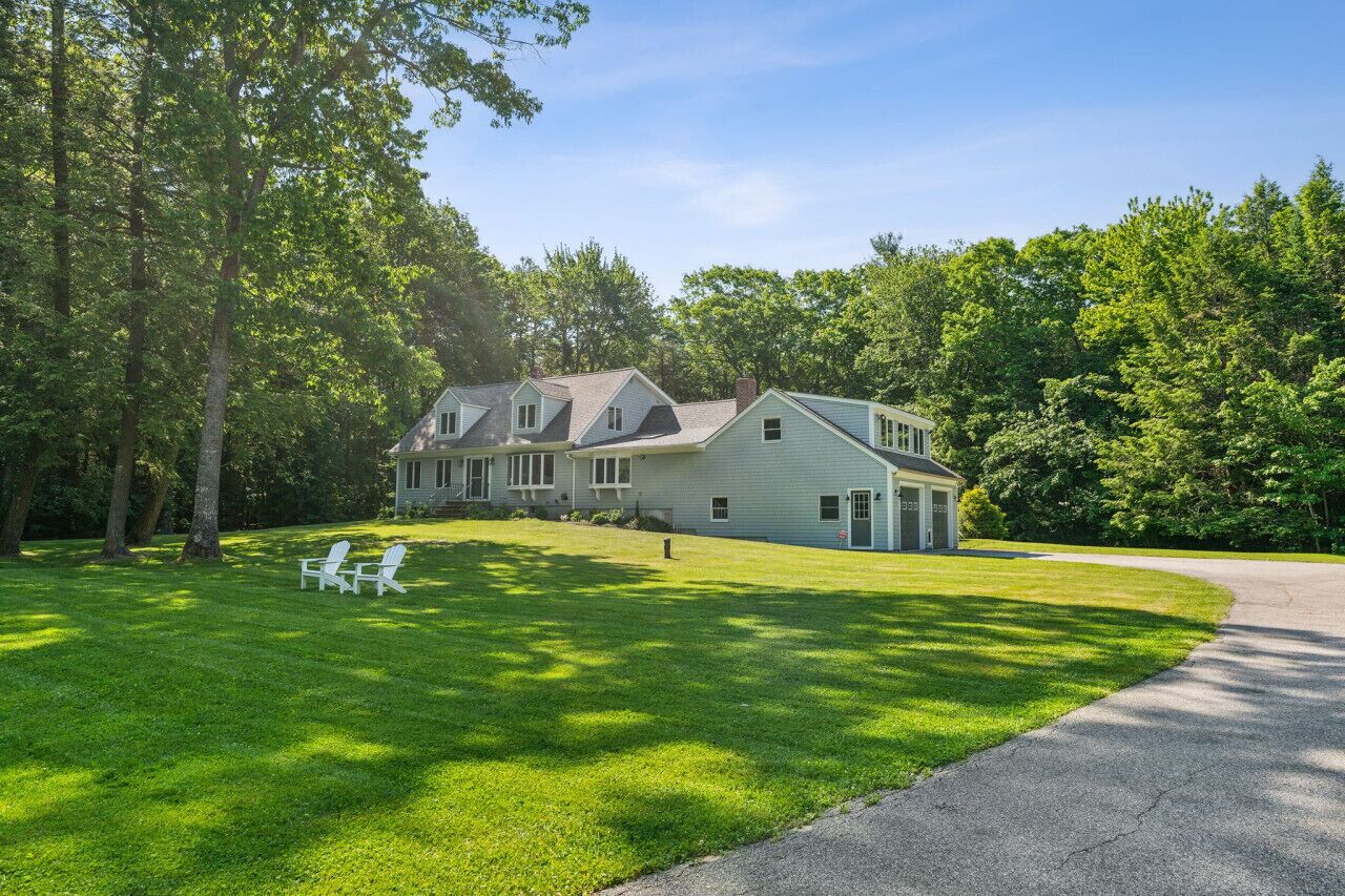 Heated Pool! Gorgeous Home and a Short Drive to Downtown Kennebunkport & Beaches