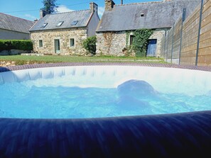 Bain à remous extérieur
