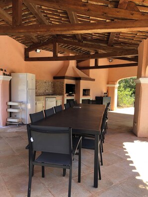 Outdoor dining - Maison D'aups (Aups)