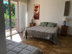 5 bedrooms, iron/ironing board, free WiFi, bed sheets - Maison D'aups (Aups)