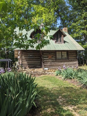 Exterior - Log Cabin with loft (Pittsboro)